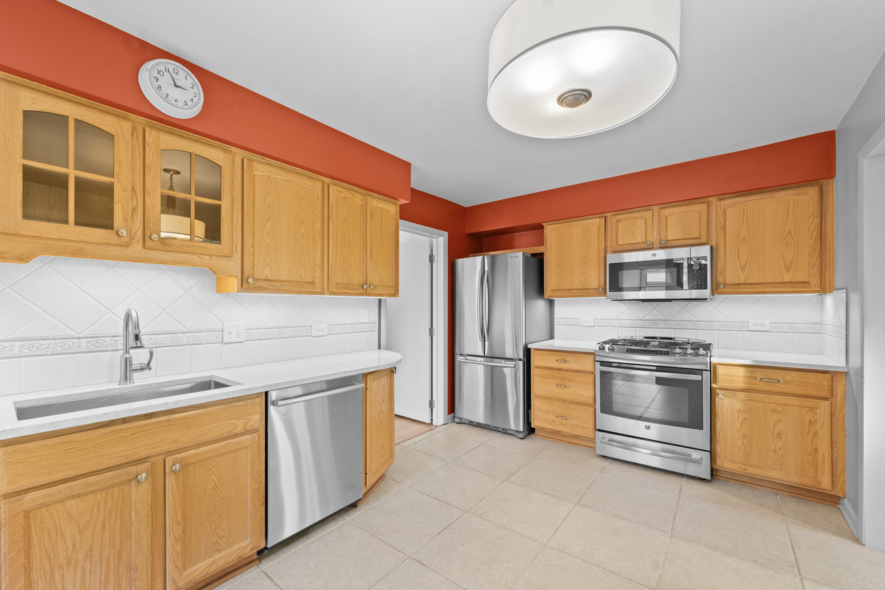 1437 E Emmerson Lane, Mount Prospect, IL 60056