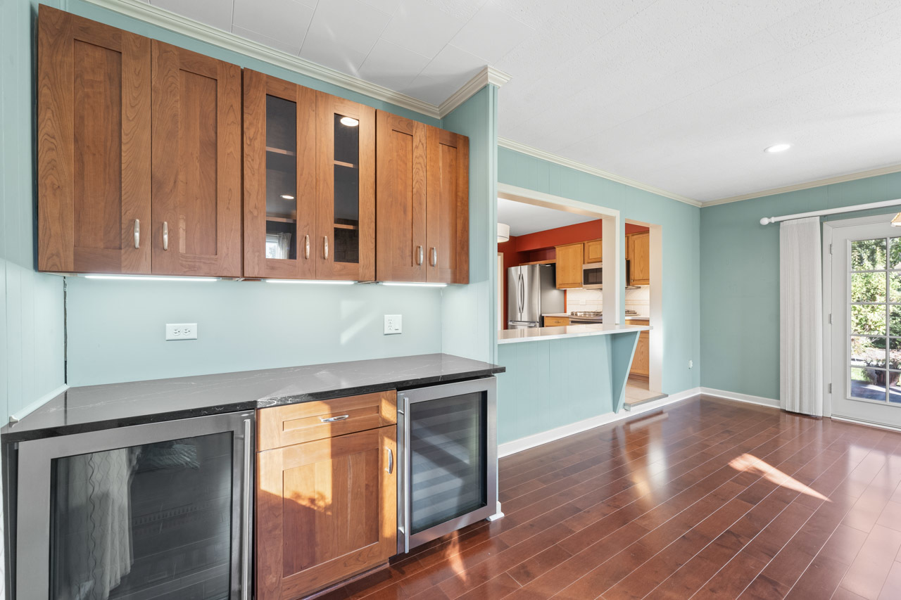 1437 E Emmerson Lane, Mount Prospect, IL 60056