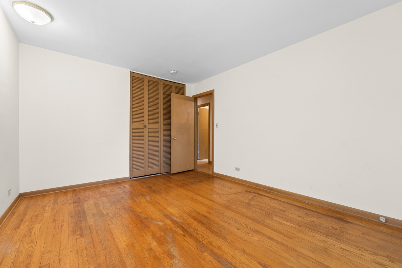 1437 E Emmerson Lane, Mount Prospect, IL 60056