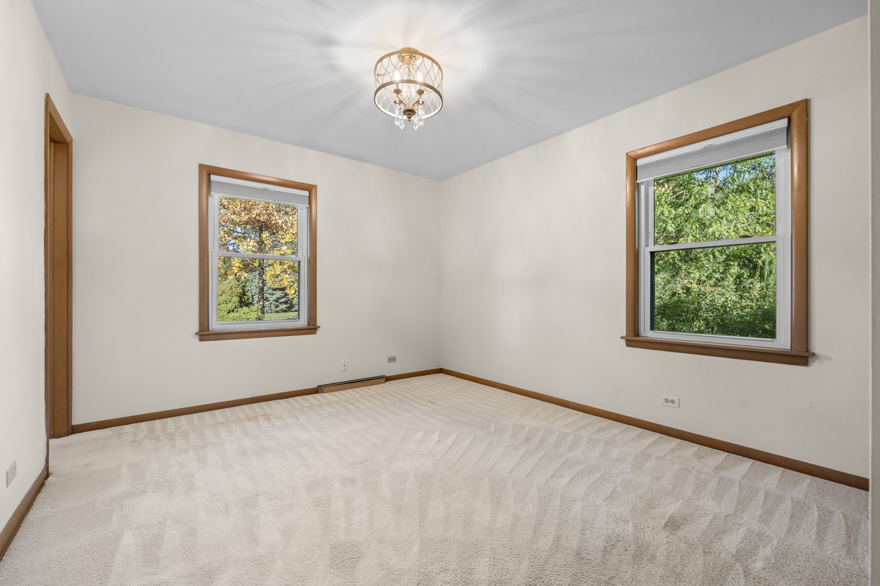 1437 E Emmerson Lane, Mount Prospect, IL 60056