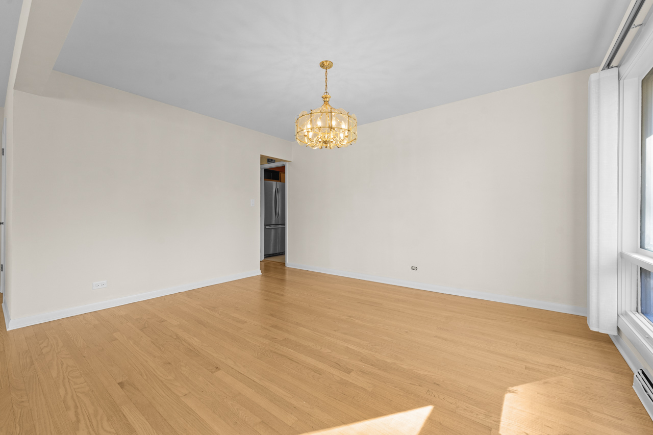 1437 E Emmerson Lane, Mount Prospect, IL 60056