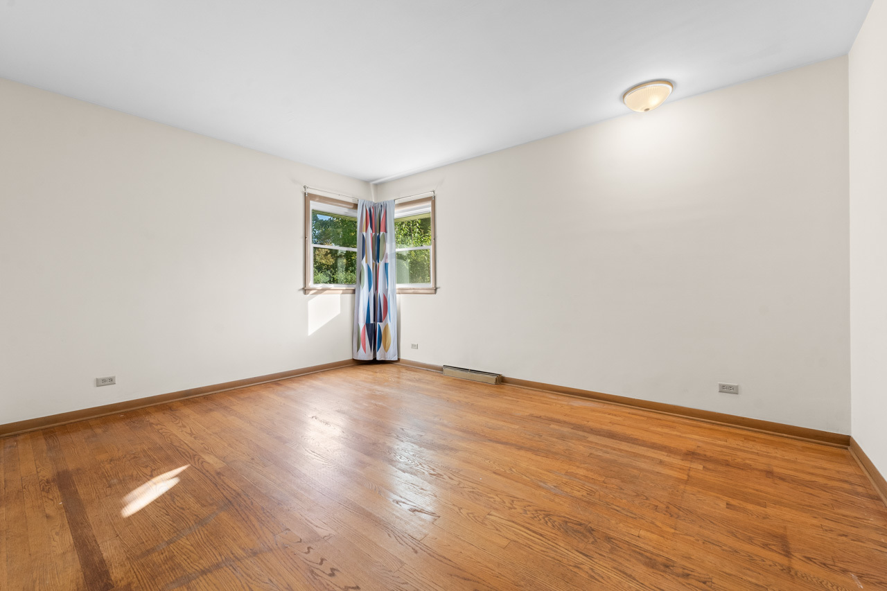 1437 E Emmerson Lane, Mount Prospect, IL 60056