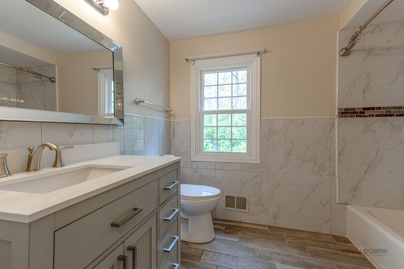 6 Robin Hood Court, Lincolnshire, IL 60069