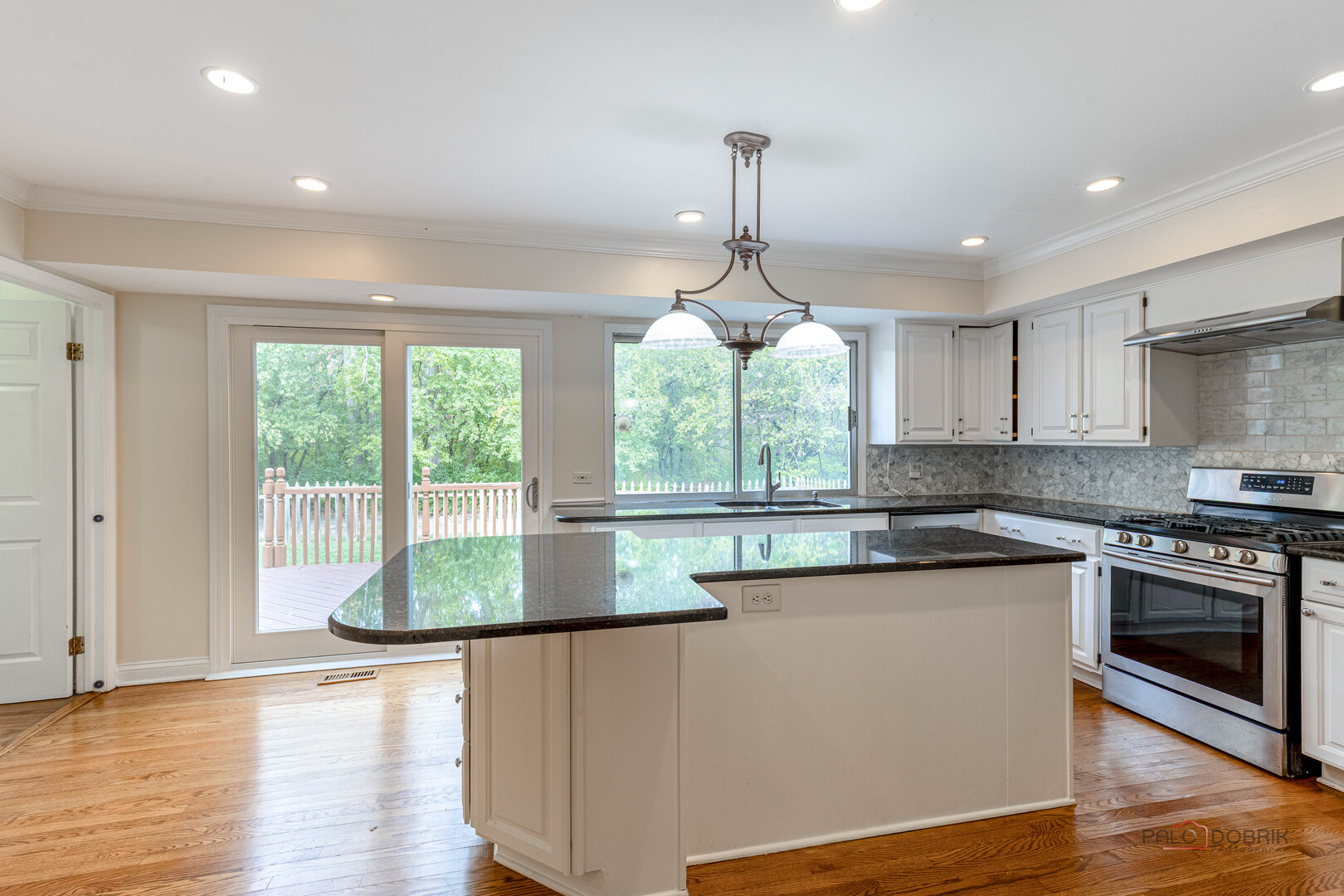 6 Robin Hood Court, Lincolnshire, IL 60069