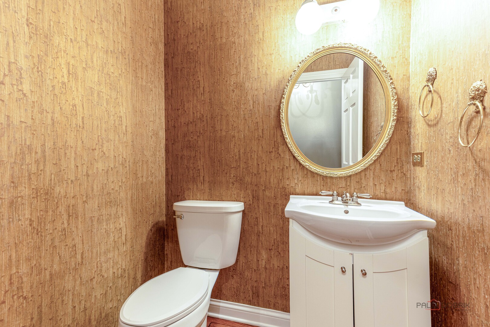 6 Robin Hood Court, Lincolnshire, IL 60069