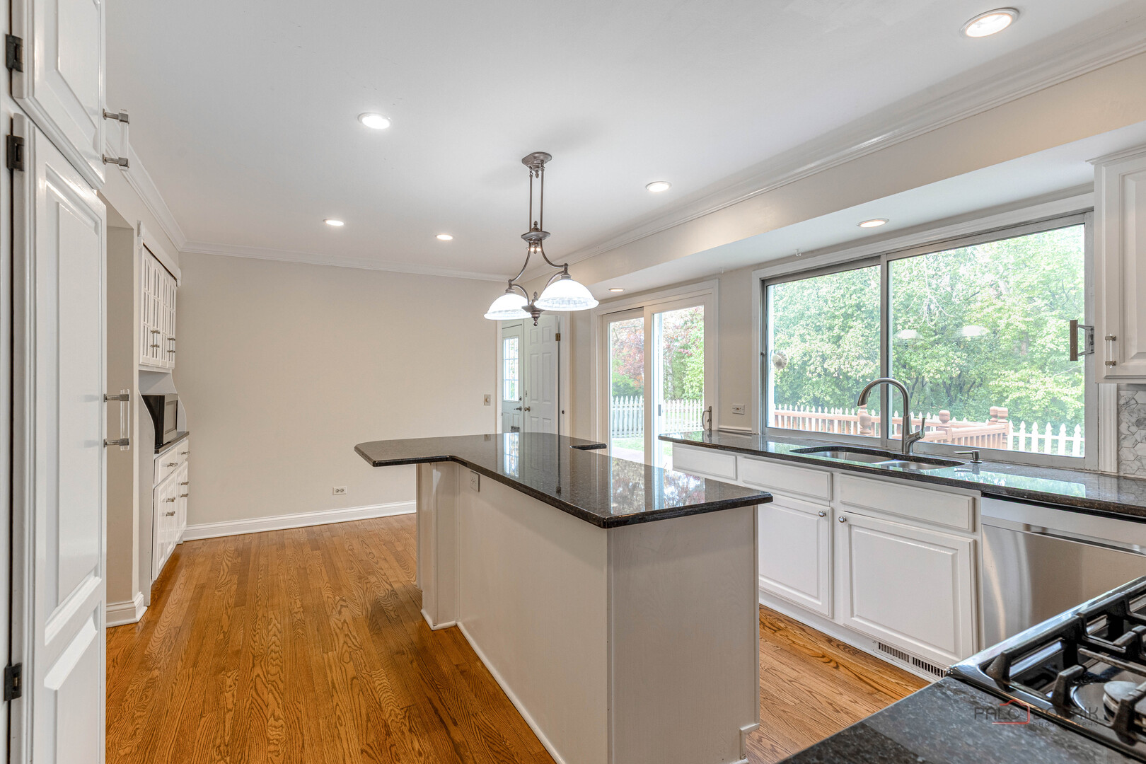 6 Robin Hood Court, Lincolnshire, IL 60069