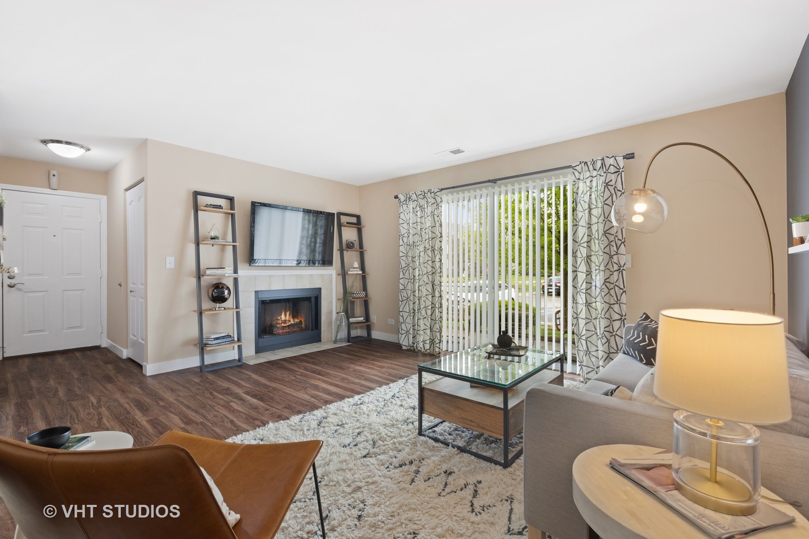 30 Sterling Circle #101, Wheaton, IL 60189