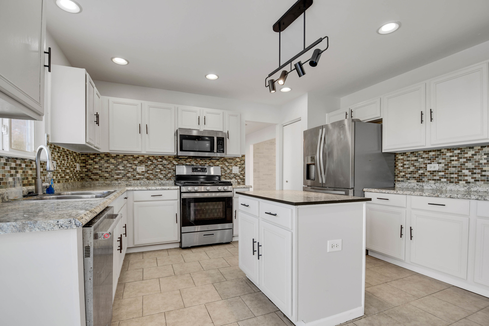 275 Clifton Lane, Bolingbrook, IL 60440