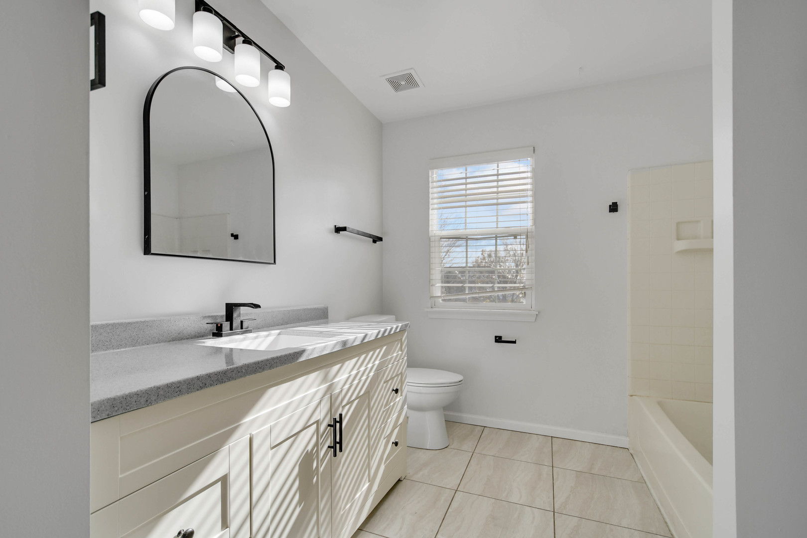 275 Clifton Lane, Bolingbrook, IL 60440