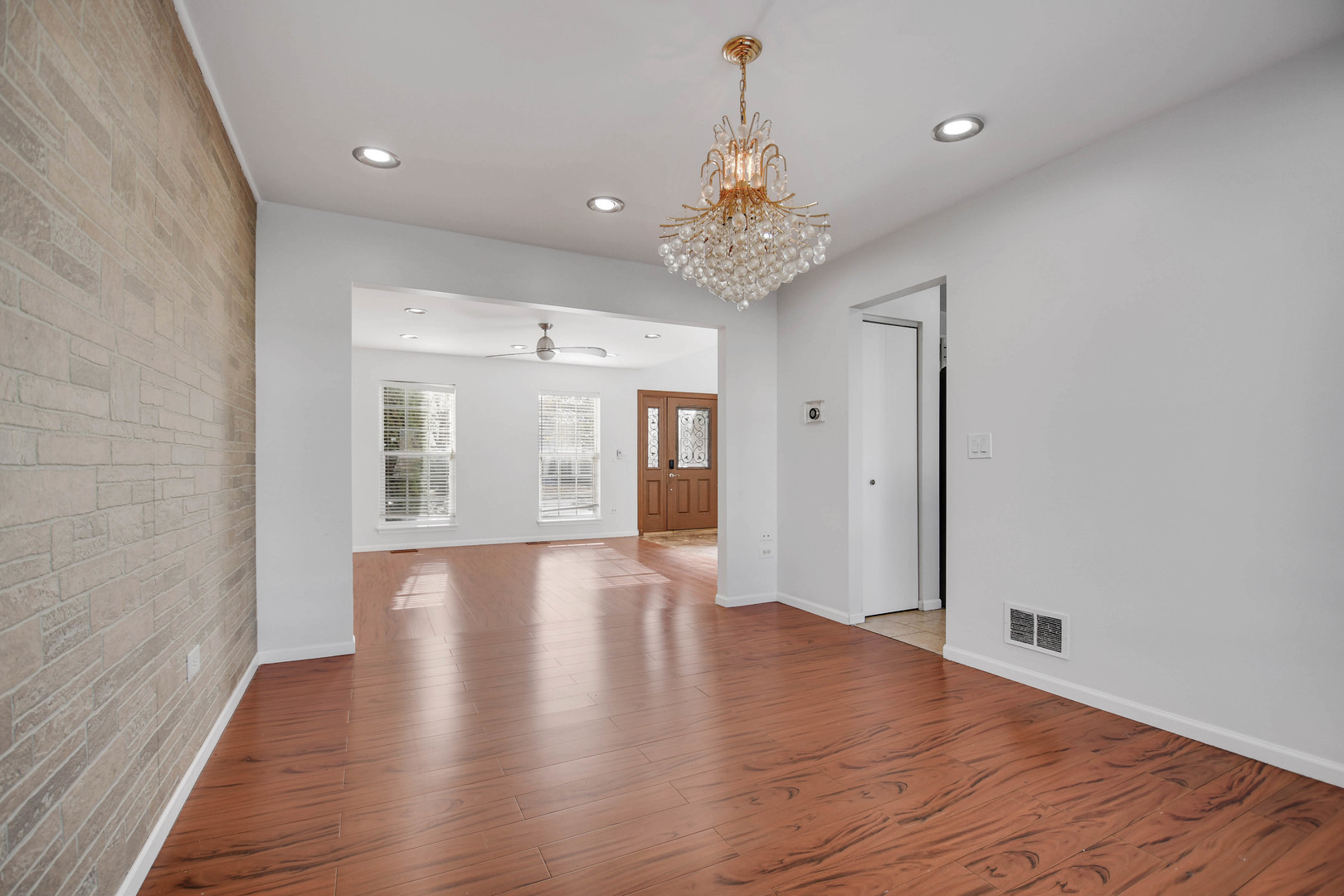 275 Clifton Lane, Bolingbrook, IL 60440