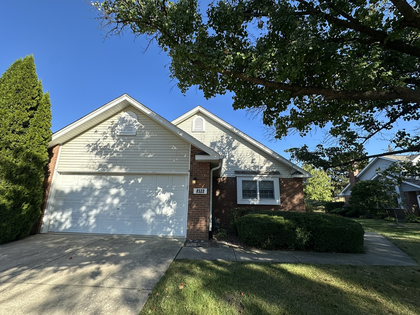 8533 Sandalwood Drive, Darien, IL 60561