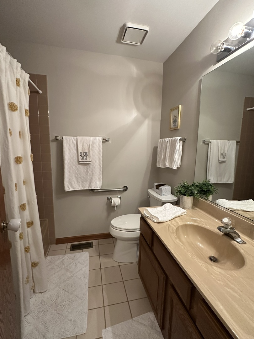 8533 Sandalwood Drive, Darien, IL 60561