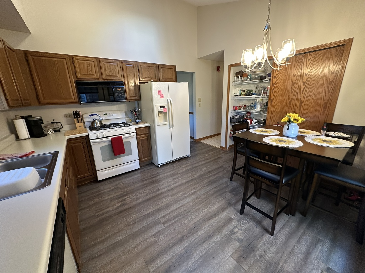 8533 Sandalwood Drive, Darien, IL 60561