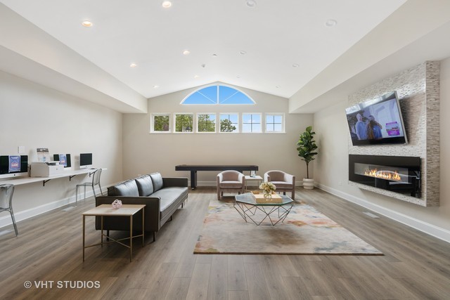 20 Sterling Circle #103, Wheaton, IL 60189