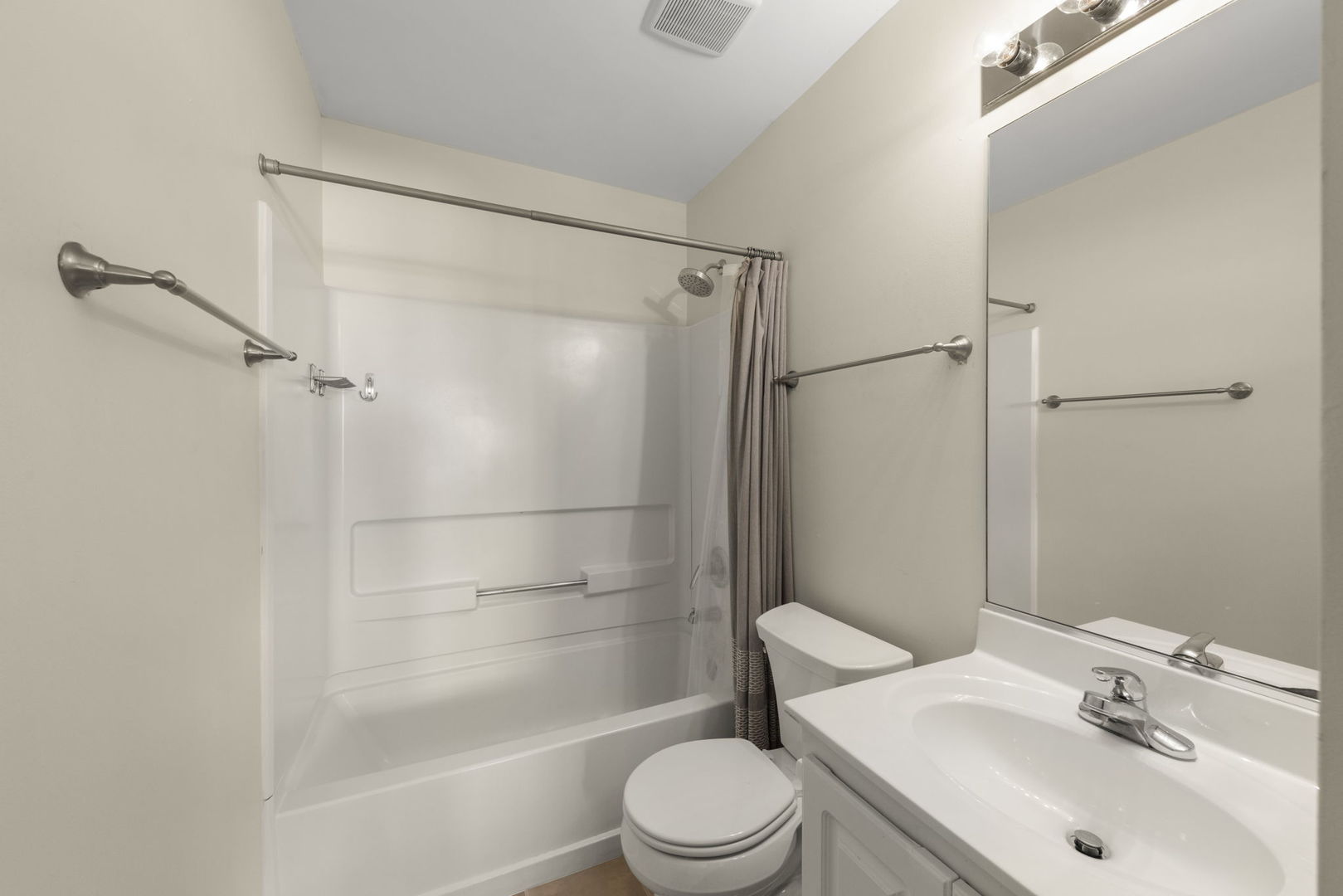 2513 Dickens Drive #2513, Aurora, IL 60503