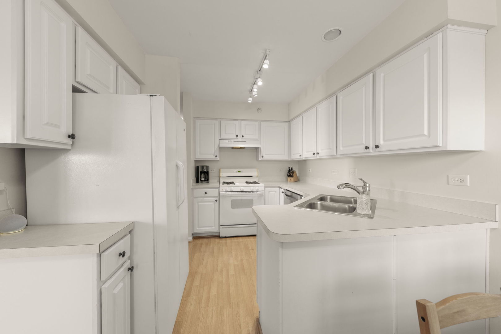 2513 Dickens Drive #2513, Aurora, IL 60503