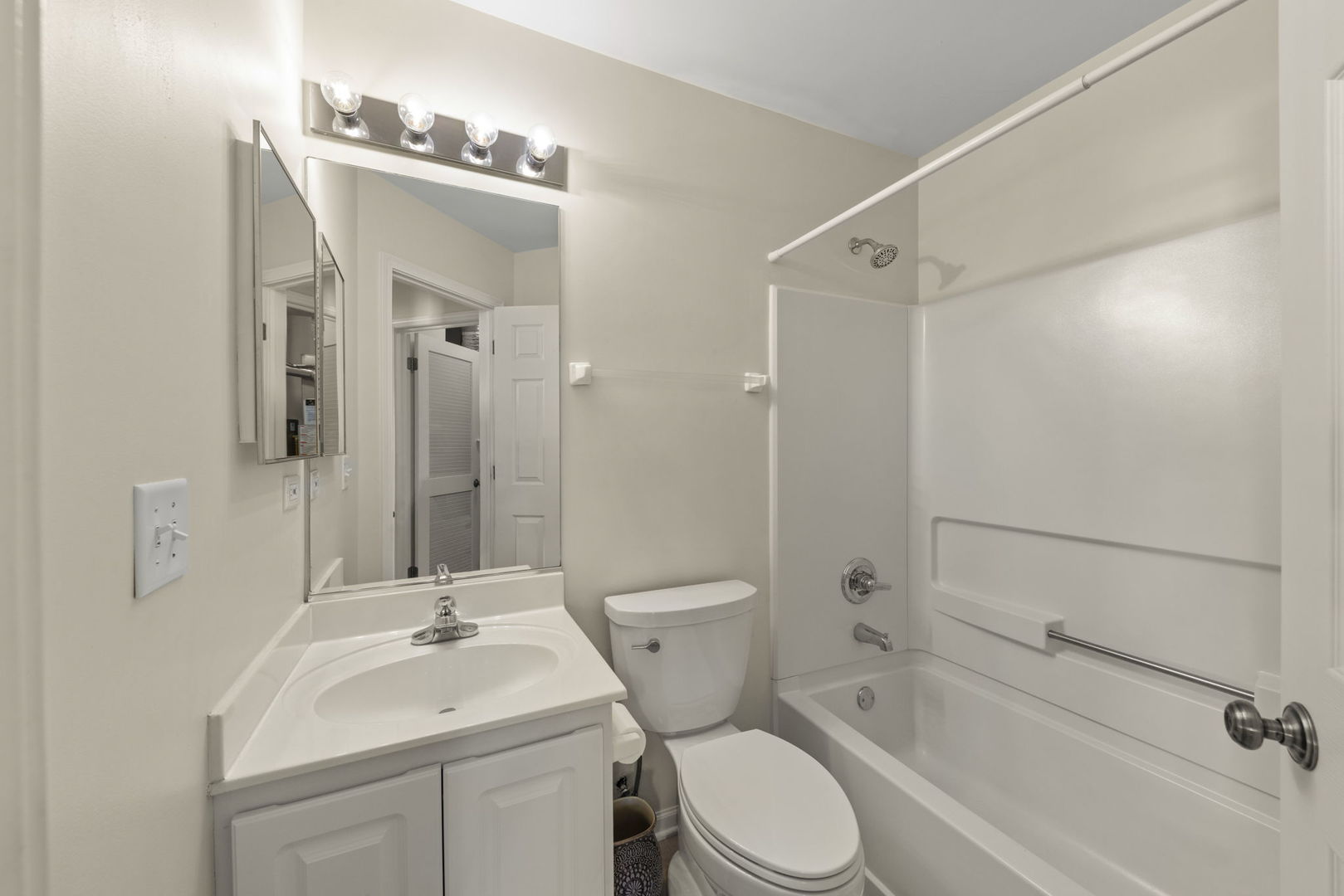 2513 Dickens Drive #2513, Aurora, IL 60503