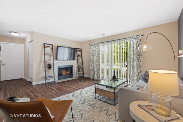 61 Kensington Circle #103, Wheaton, IL 60189