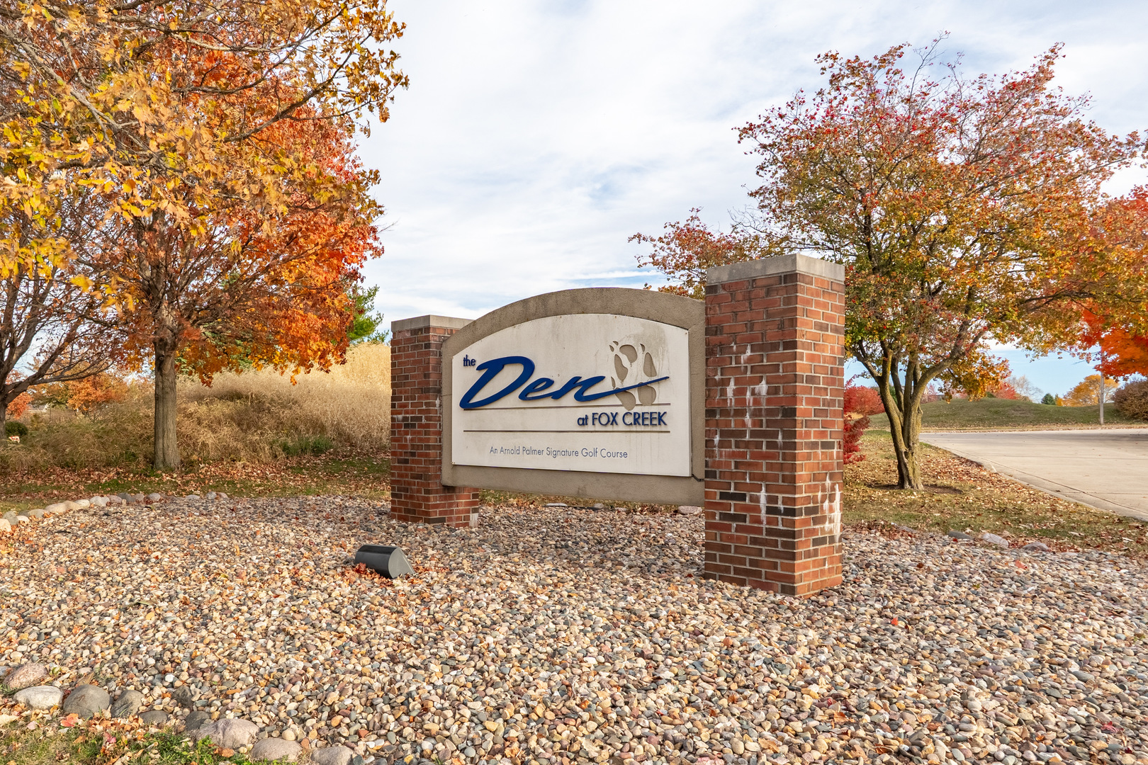 6 Piney Run Court, Bloomington, IL 61705