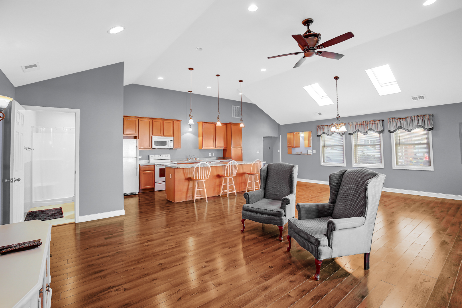 4320 W 99th Place, Oak Lawn, IL 60453