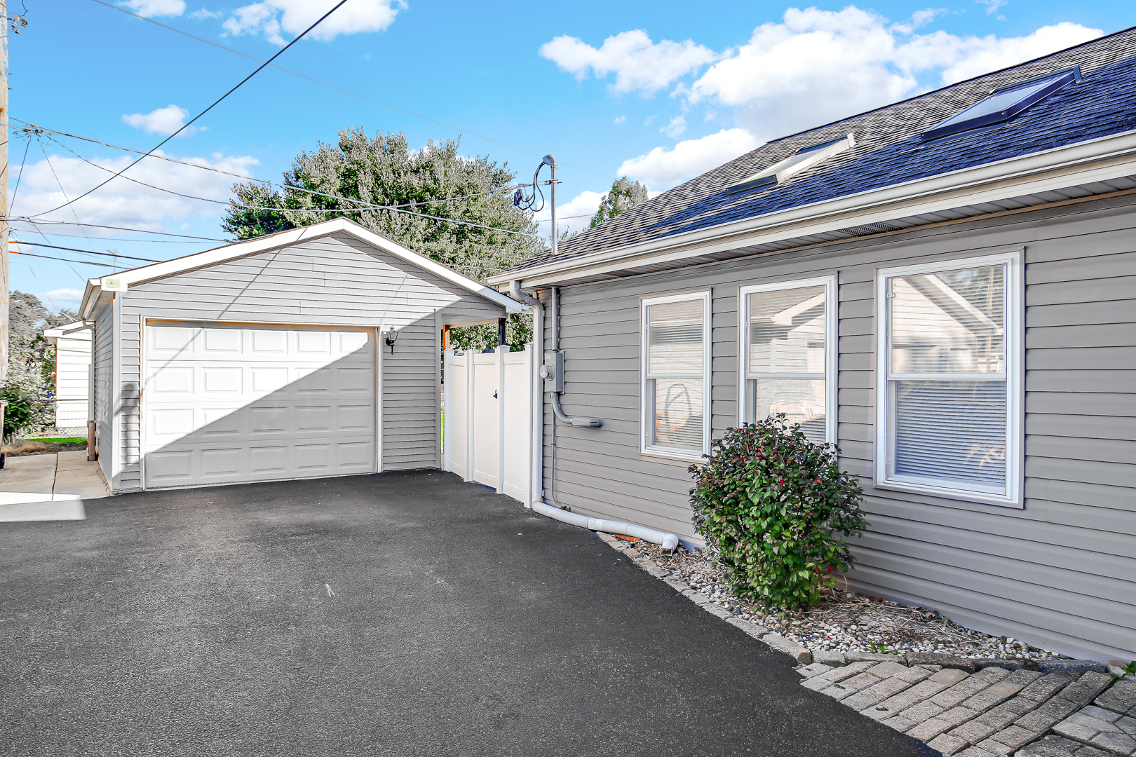 4320 W 99th Place, Oak Lawn, IL 60453