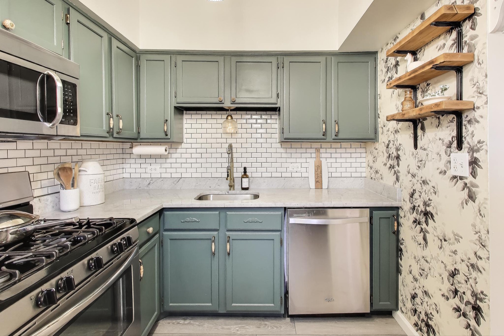 75 E Harris Avenue #3E, La Grange, IL 60525