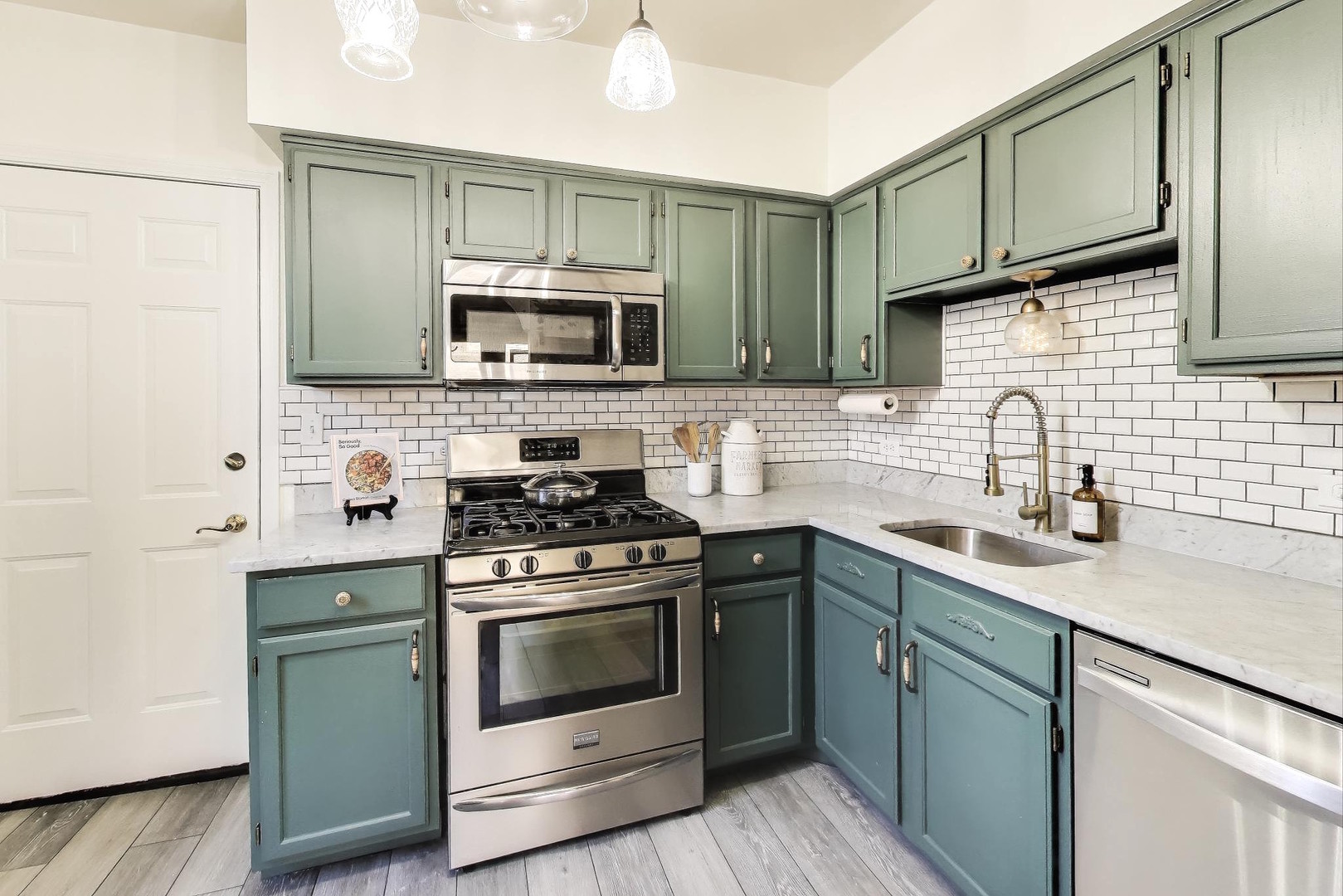 75 E Harris Avenue #3E, La Grange, IL 60525