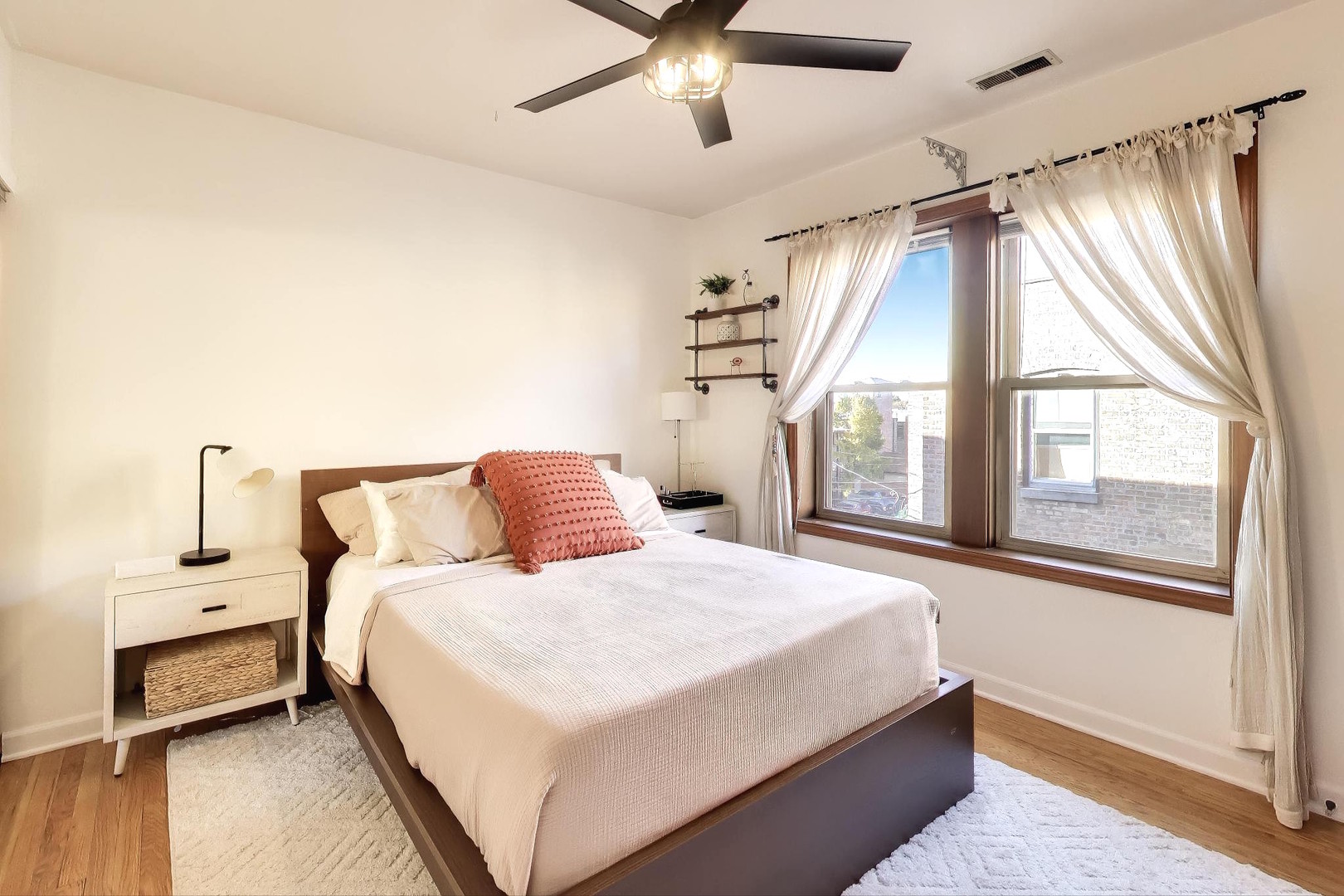 75 E Harris Avenue #3E, La Grange, IL 60525