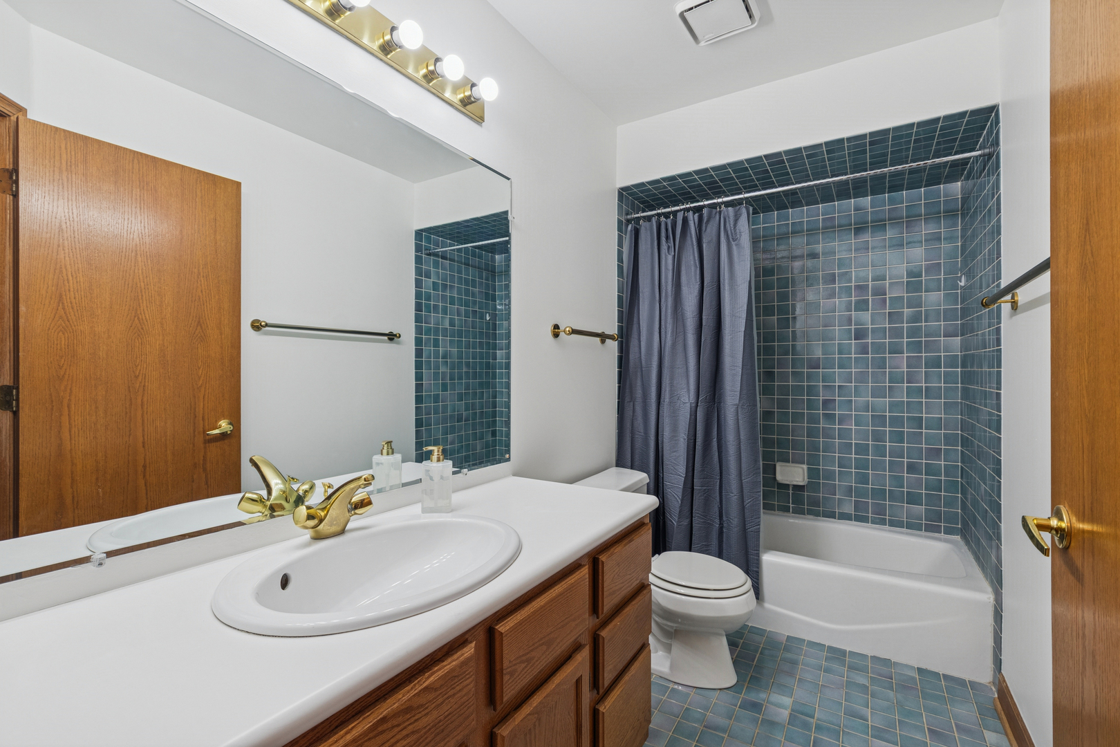 16113 Lake Villa Avenue, Tinley Park, IL 60477