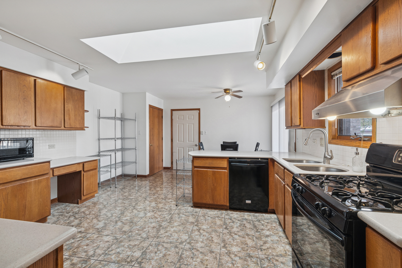 16113 Lake Villa Avenue, Tinley Park, IL 60477