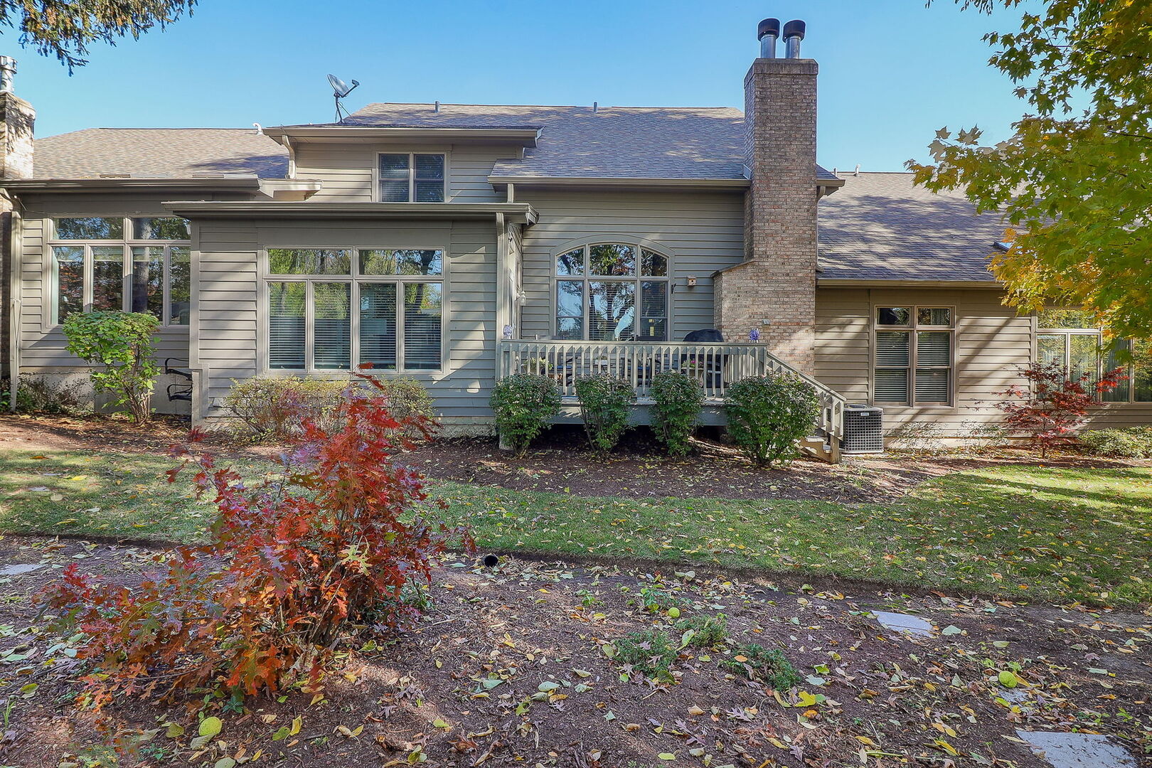 921 Oak Crest Lane, St. Charles, IL 60175