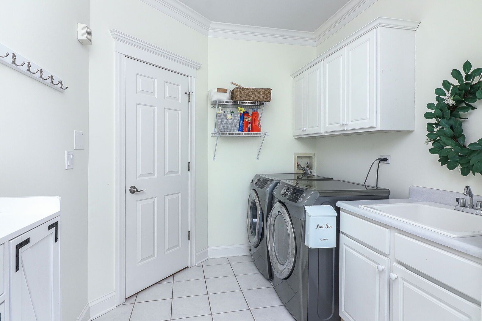 921 Oak Crest Lane, St. Charles, IL 60175