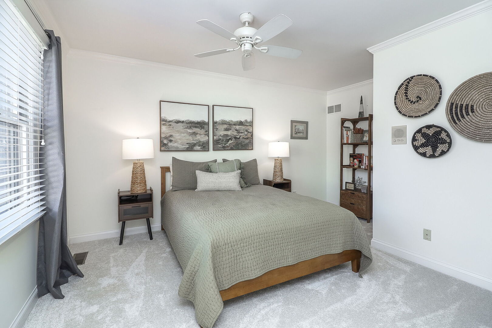 921 Oak Crest Lane, St. Charles, IL 60175