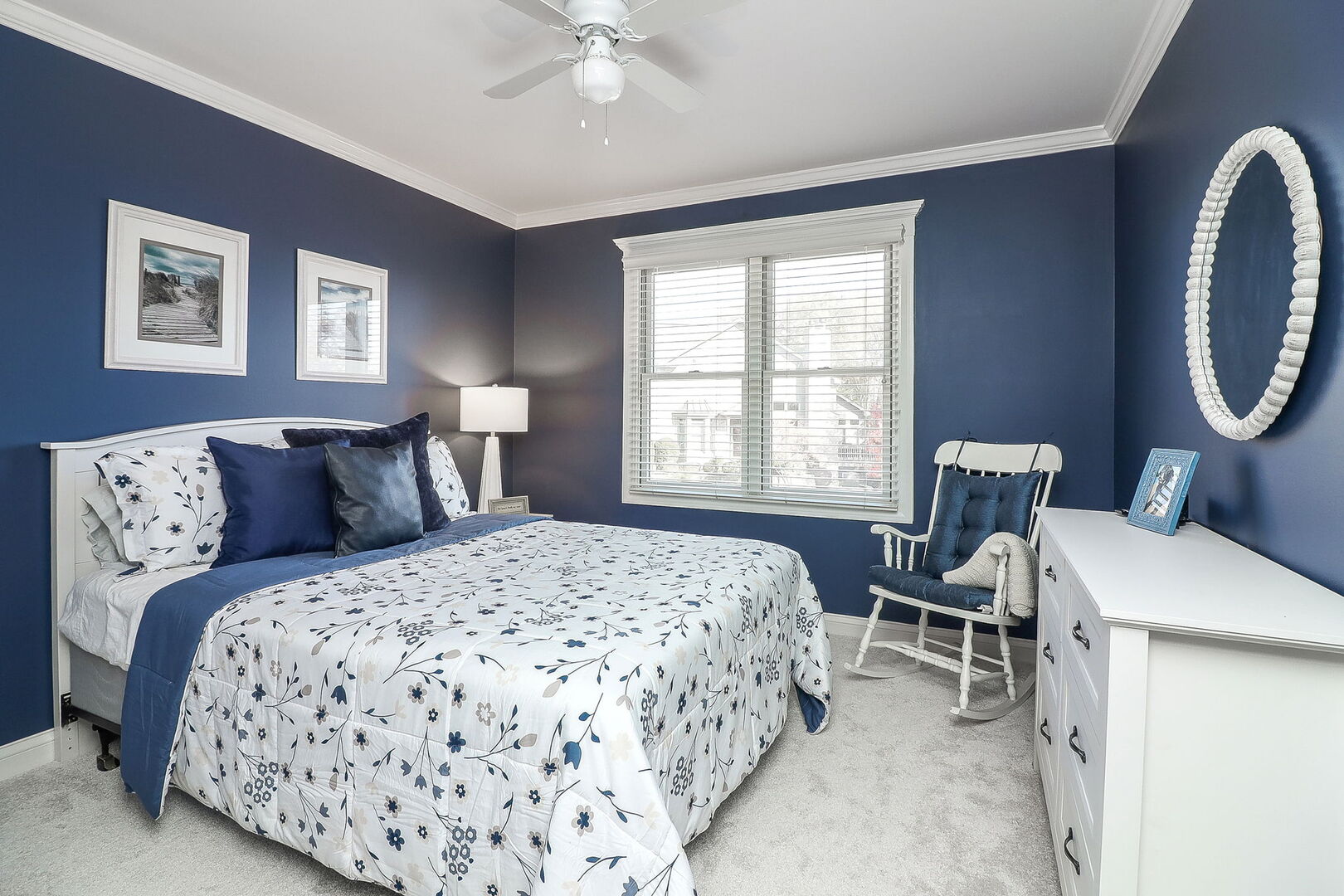 921 Oak Crest Lane, St. Charles, IL 60175