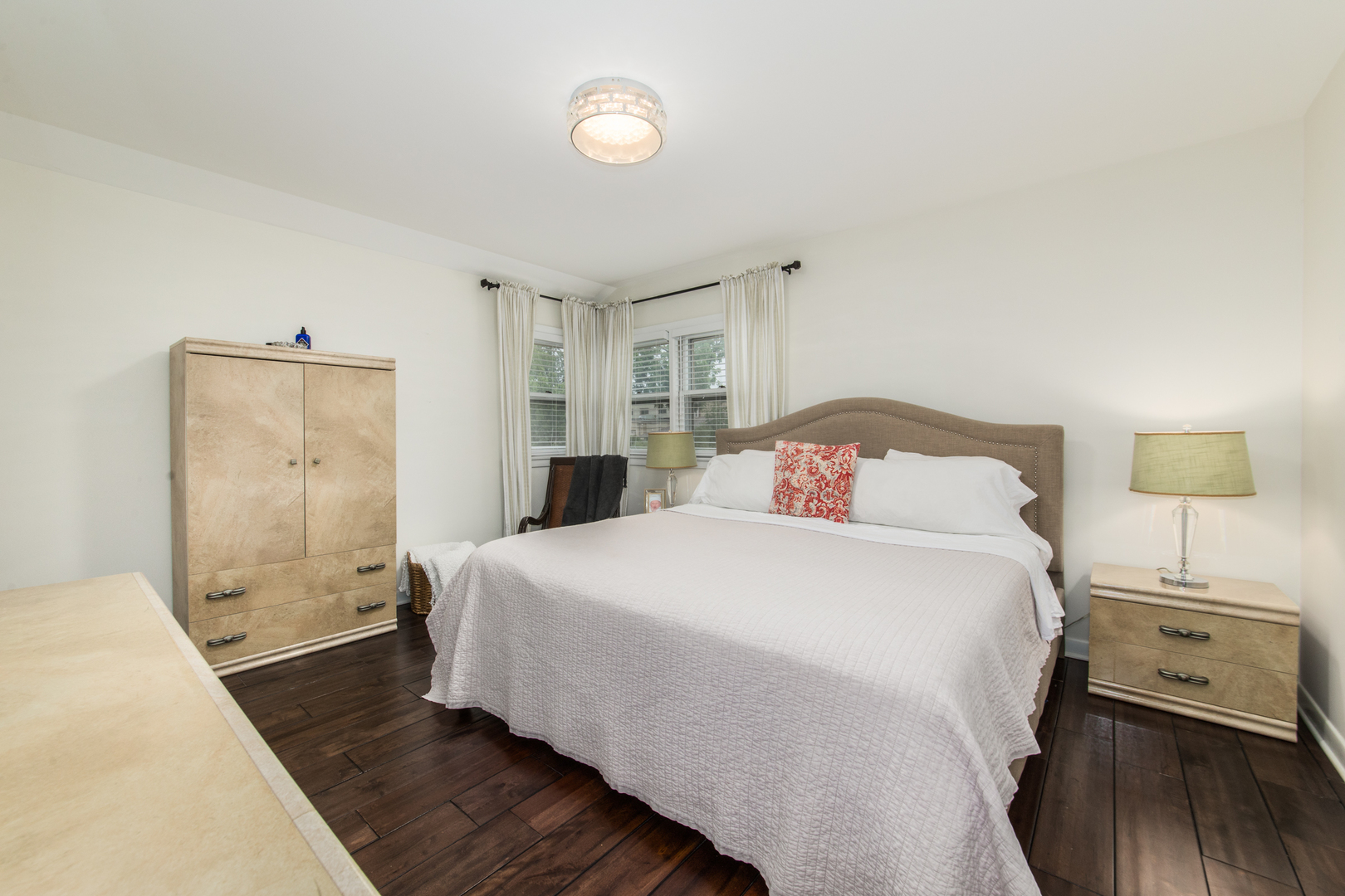 900 ROWE Avenue, Park Ridge, IL 60068