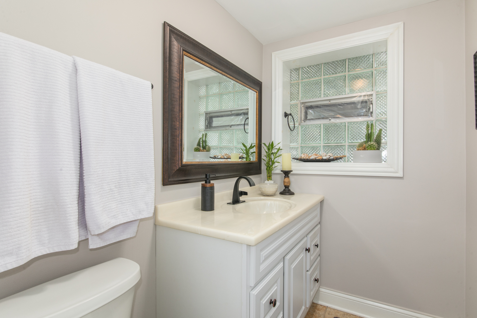 900 ROWE Avenue, Park Ridge, IL 60068