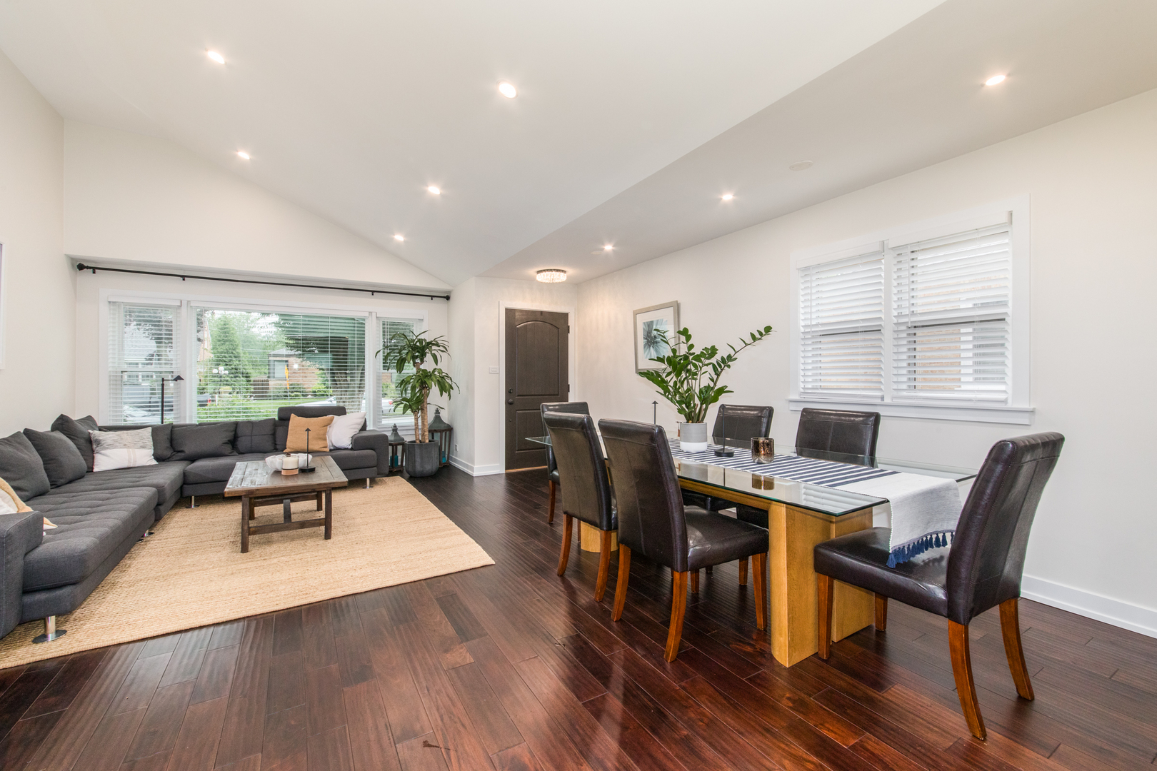 900 ROWE Avenue, Park Ridge, IL 60068