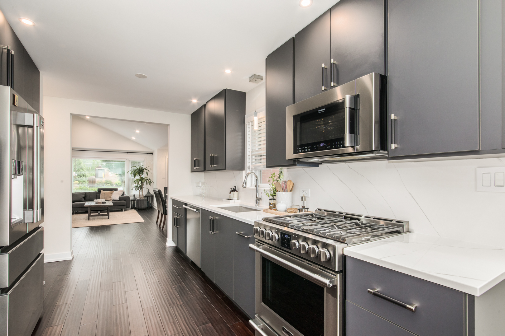 900 ROWE Avenue, Park Ridge, IL 60068