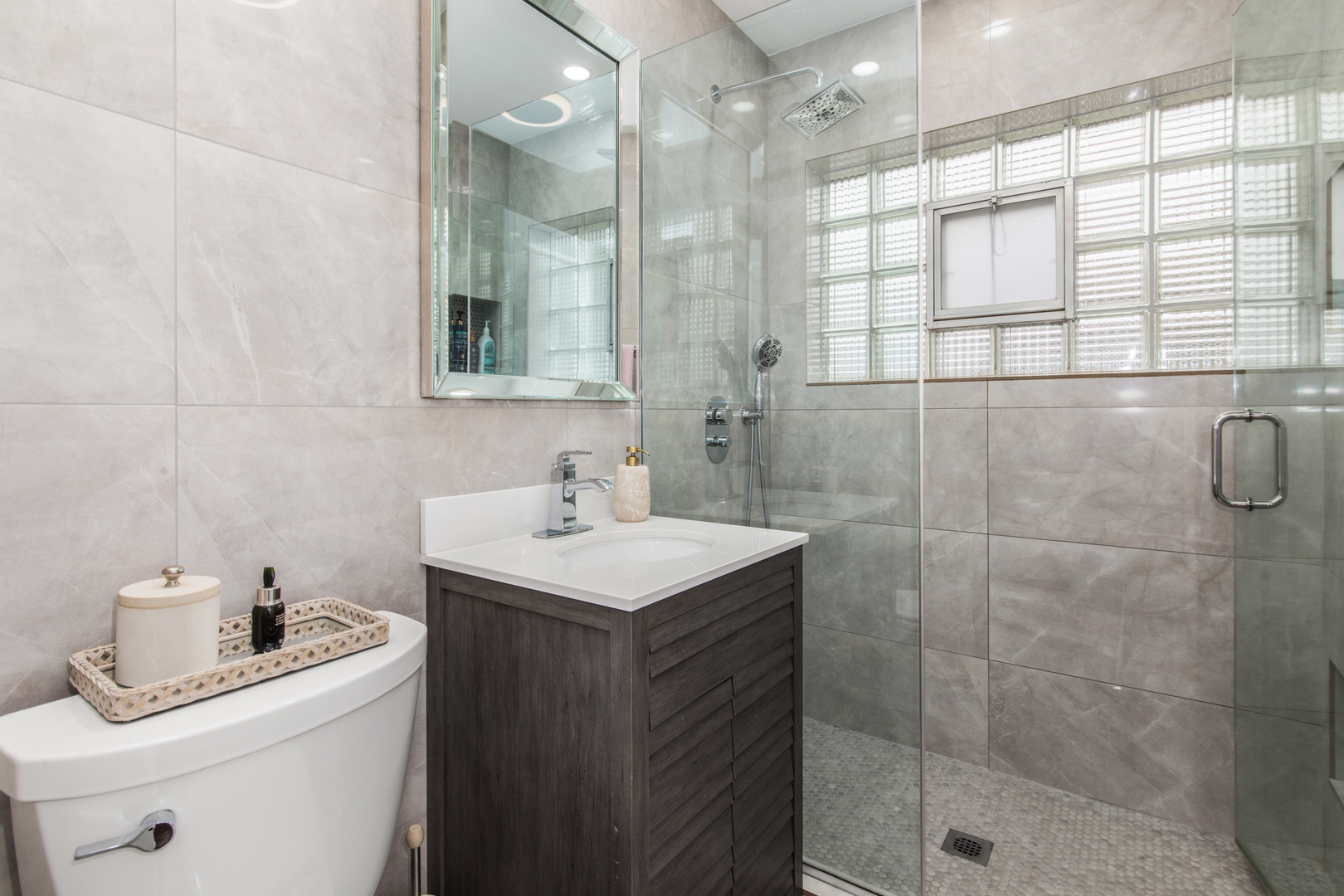 900 ROWE Avenue, Park Ridge, IL 60068