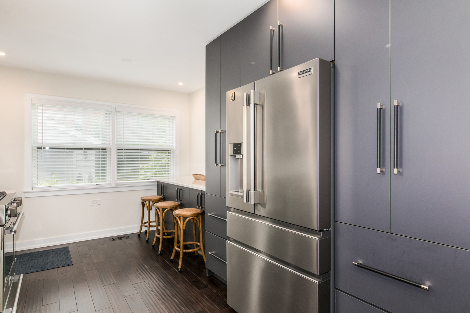 900 ROWE Avenue, Park Ridge, IL 60068