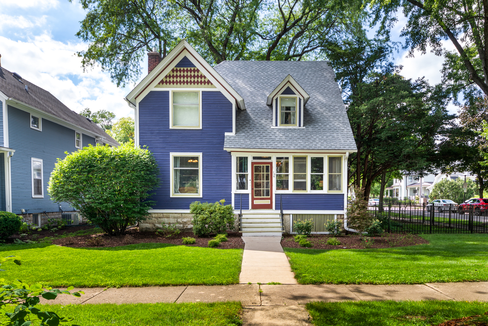 105 S Wright Street, Naperville, IL 60540