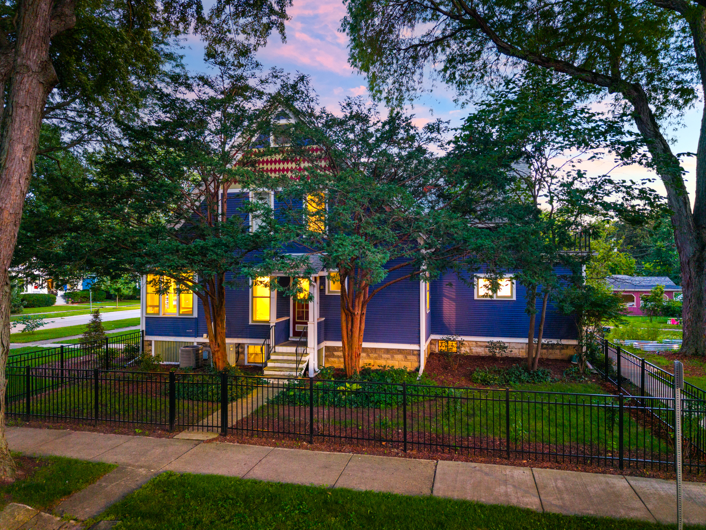 105 S Wright Street, Naperville, IL 60540