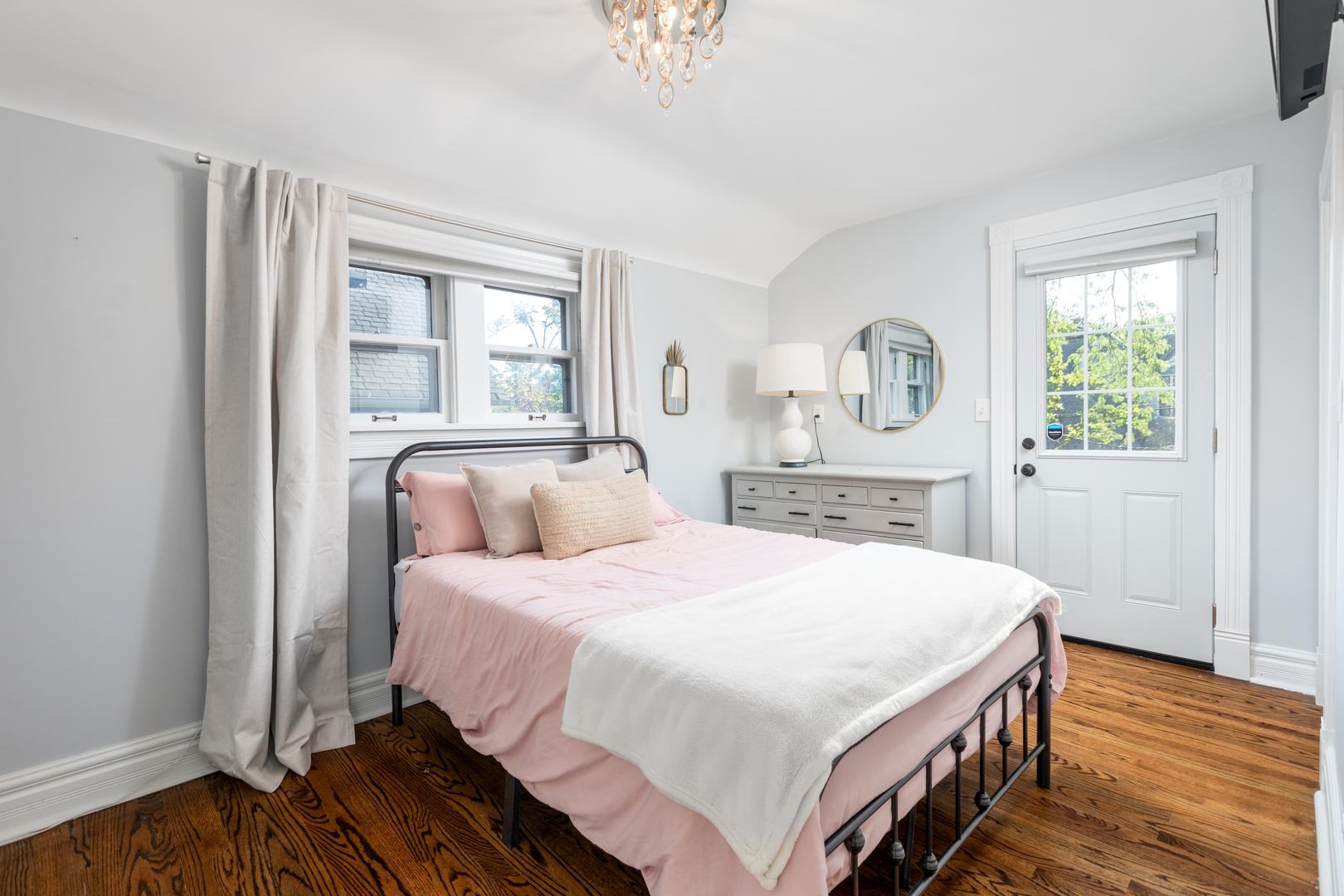 105 S Wright Street, Naperville, IL 60540