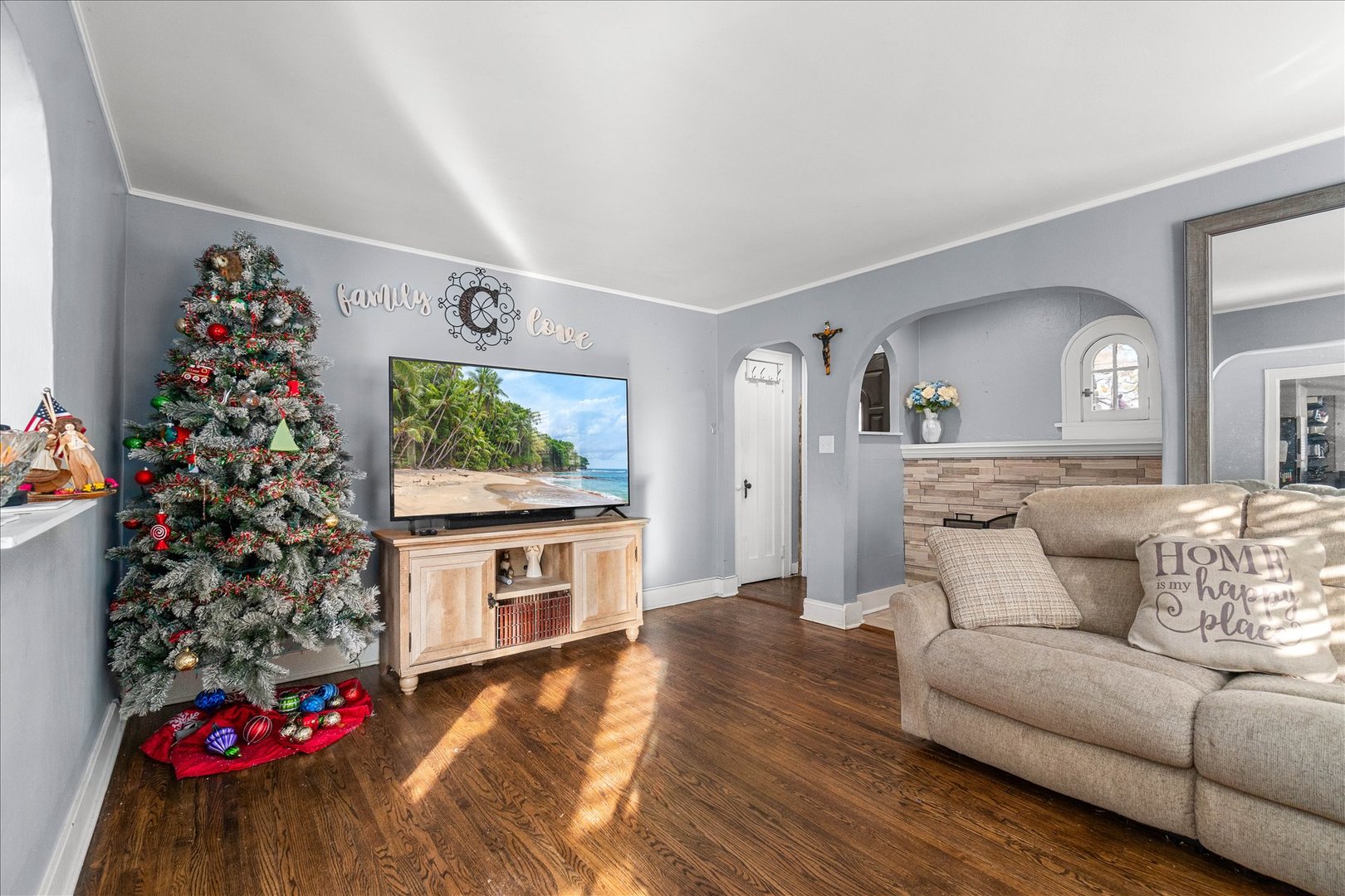 937 PEARL Street, Aurora, IL 60505