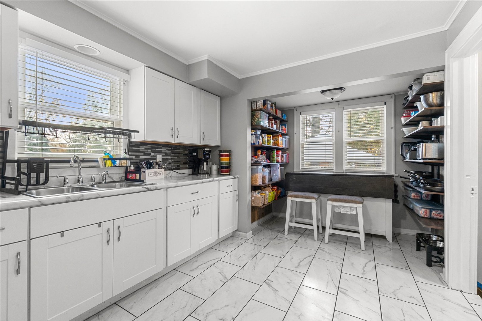 937 PEARL Street, Aurora, IL 60505