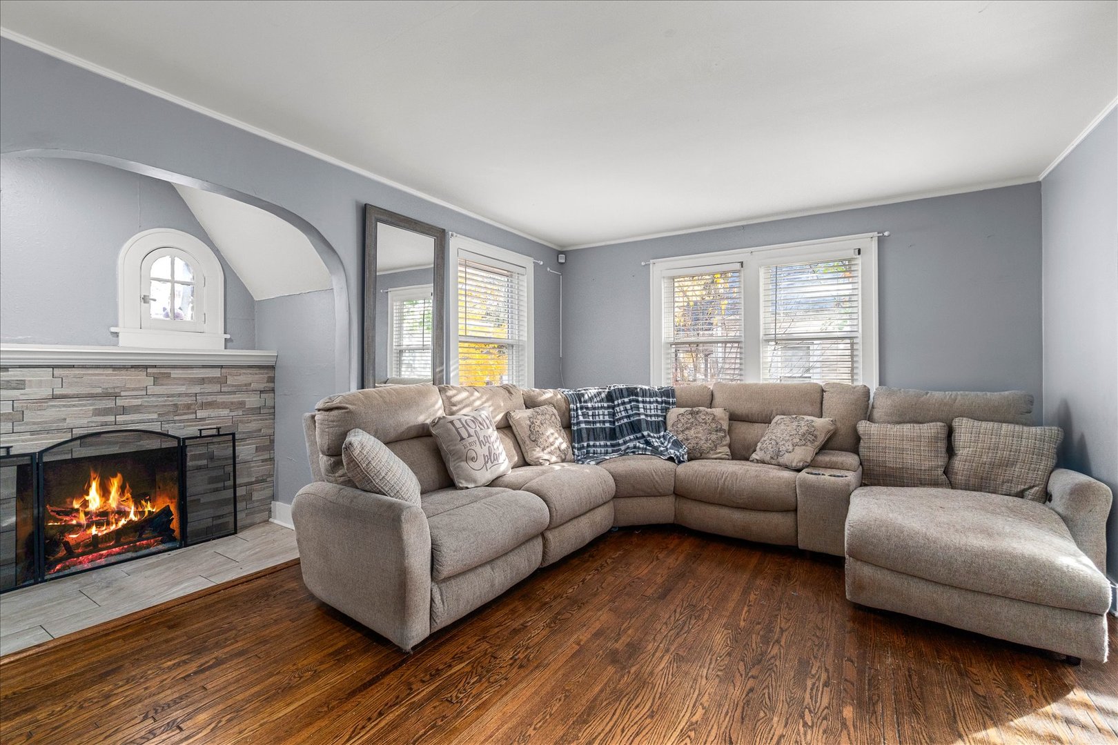 937 PEARL Street, Aurora, IL 60505