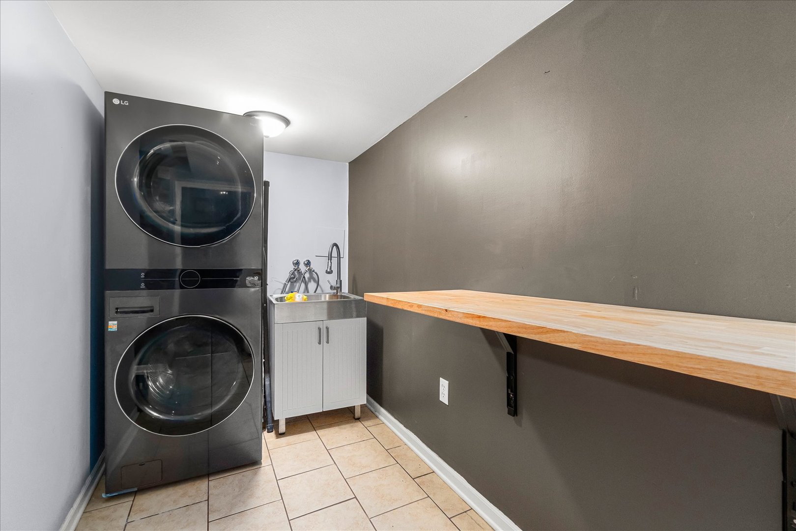 937 PEARL Street, Aurora, IL 60505