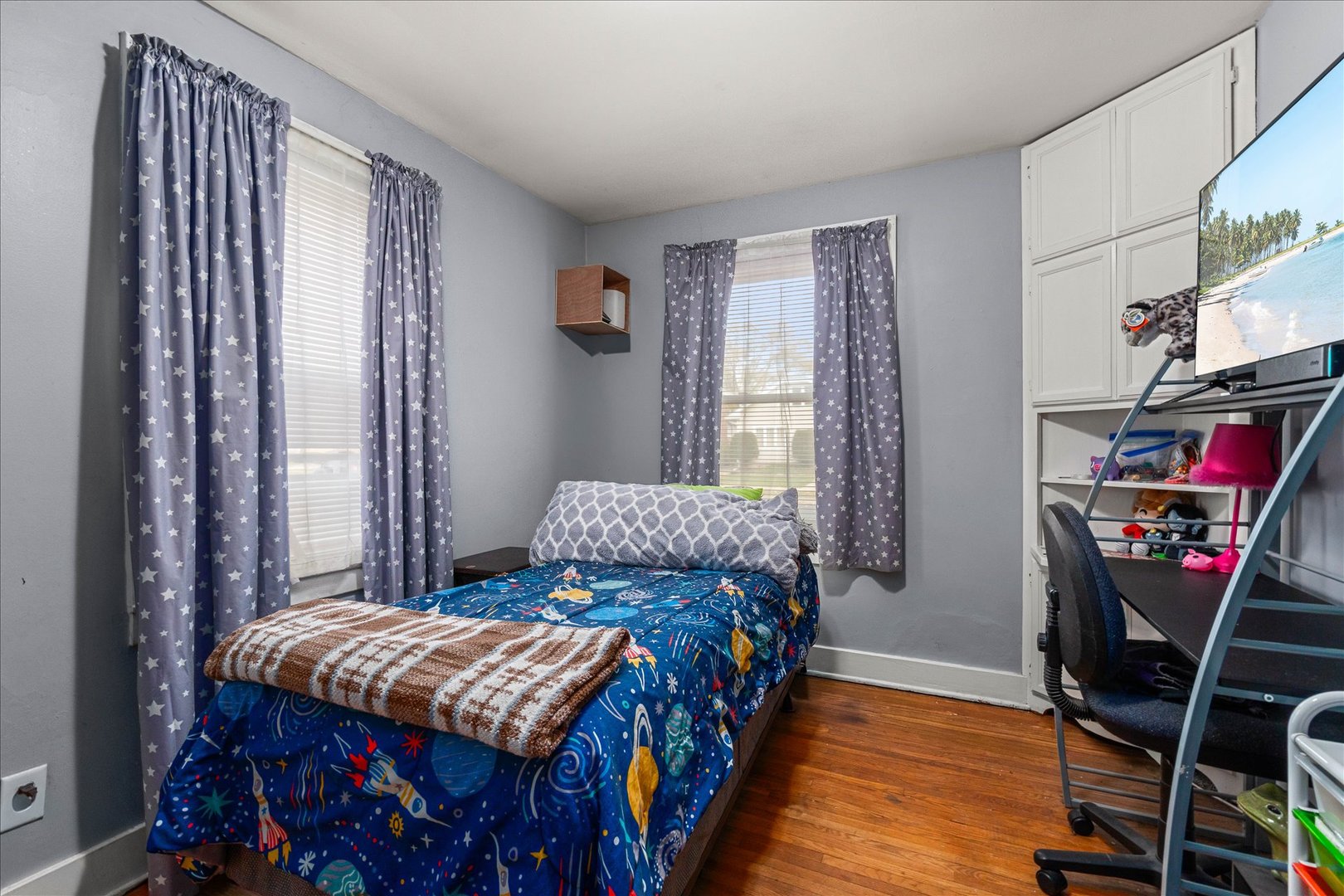 937 PEARL Street, Aurora, IL 60505