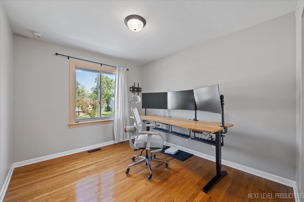 3011 Scenicwood Lane, Woodridge, IL 60517