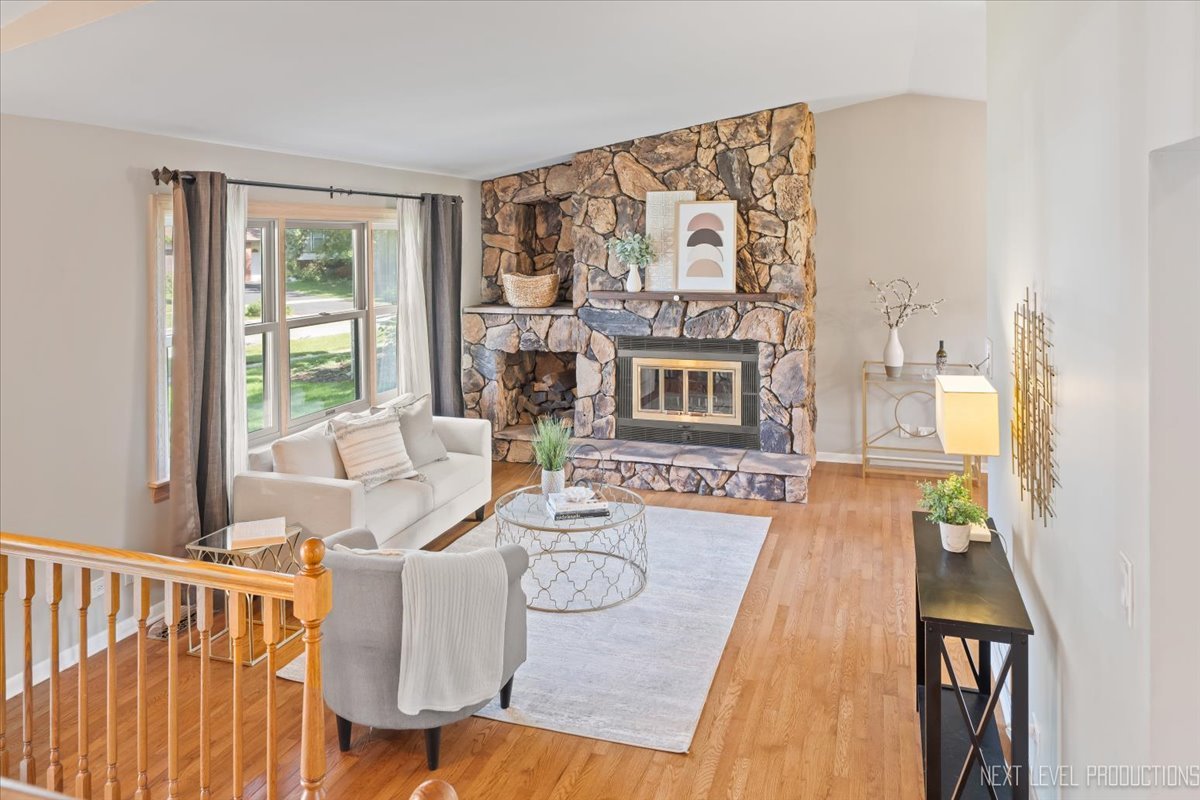 3011 Scenicwood Lane, Woodridge, IL 60517